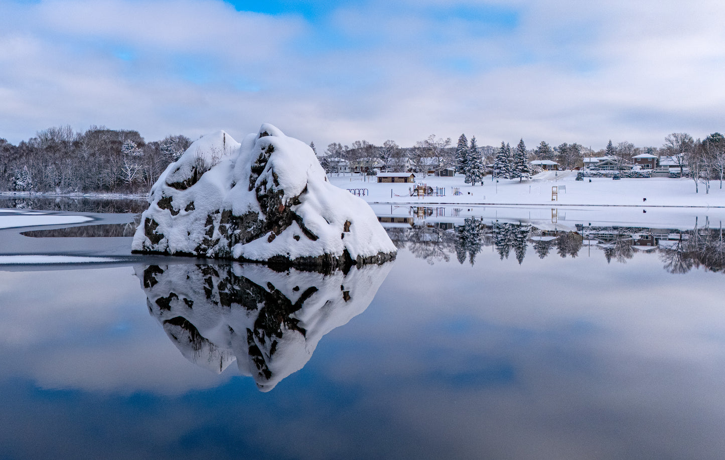 Canvas - Winter Wonderland Rock 18